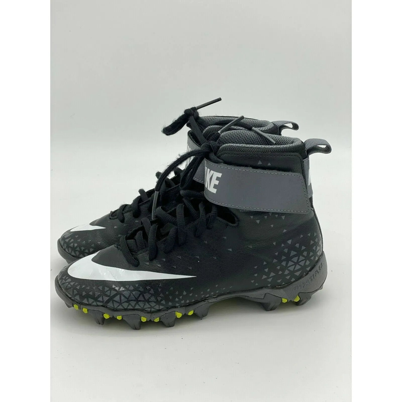 IN1013Nike Force Savage Shark Football Cleat Youth - Size 3Y