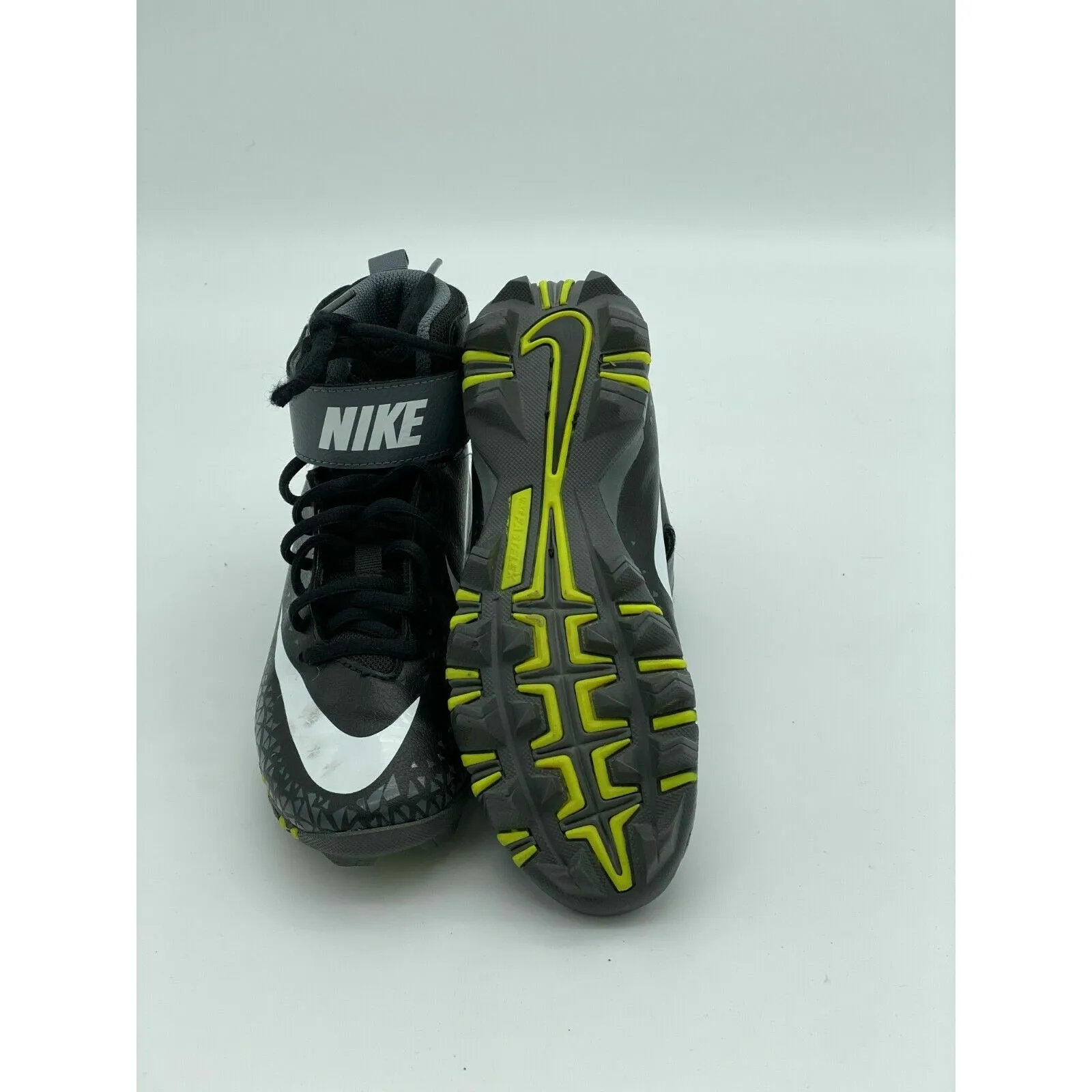 IN1013Nike Force Savage Shark Football Cleat Youth - Size 3Y