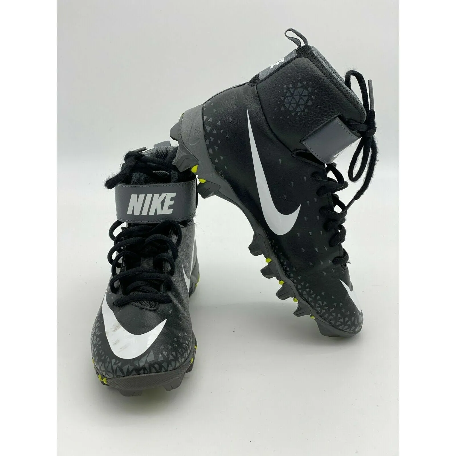 IN1013Nike Force Savage Shark Football Cleat Youth - Size 3Y